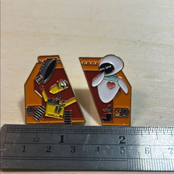 Wall-E and Eve Enamel Pins set - Picture 1 of 4